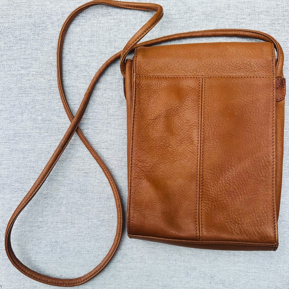 Fossil Crossbody - Picture 2 of 5